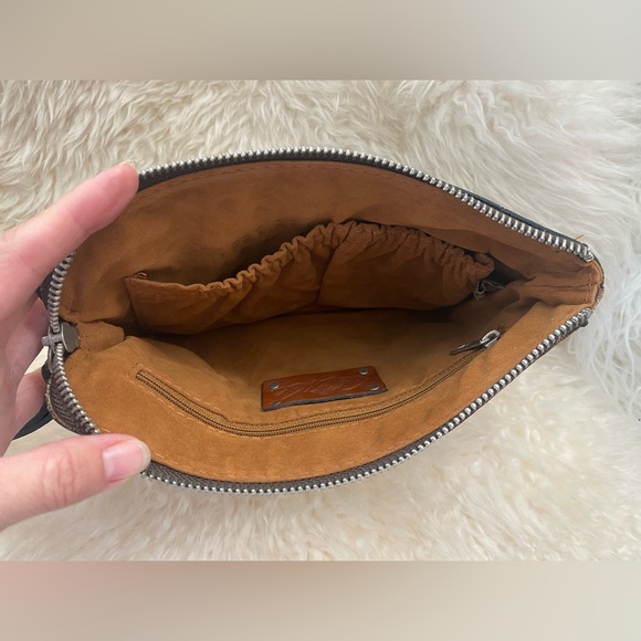 Patricia Nash Tooled Turquoise Genuine Leather Envelope Clutch & Wristlet NEW - Picture 4 of 10